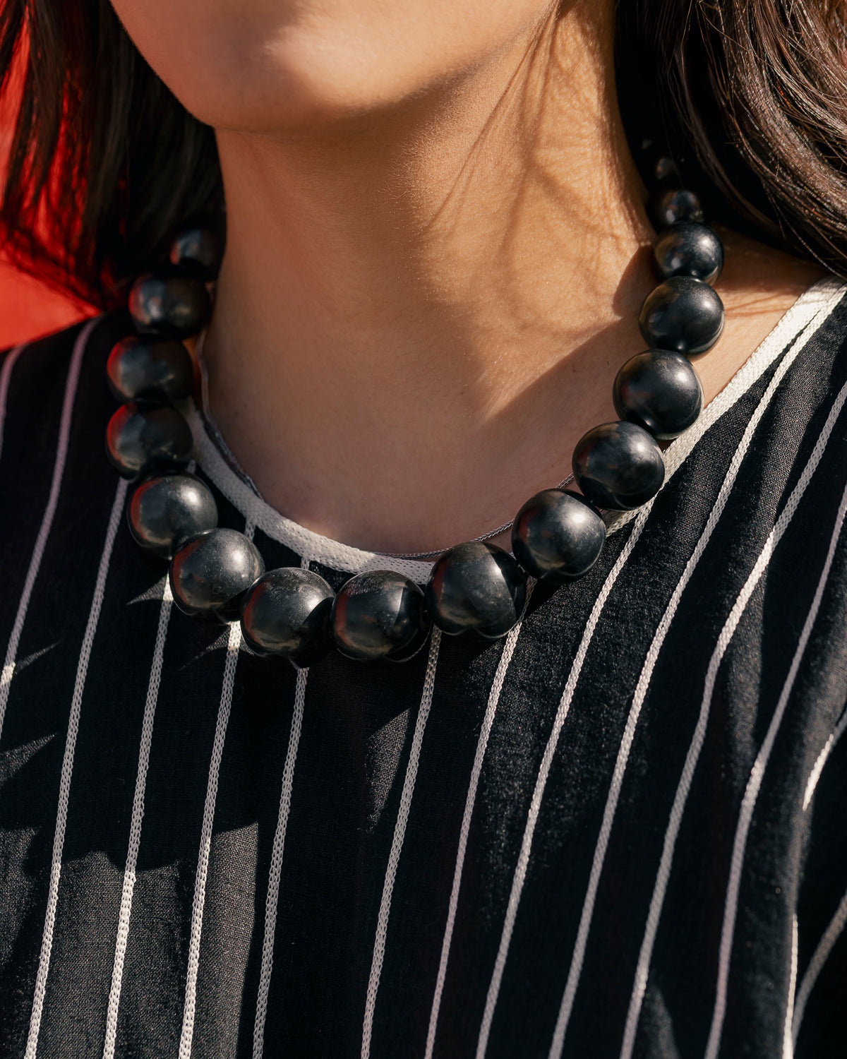 Collar sombras de barro negro