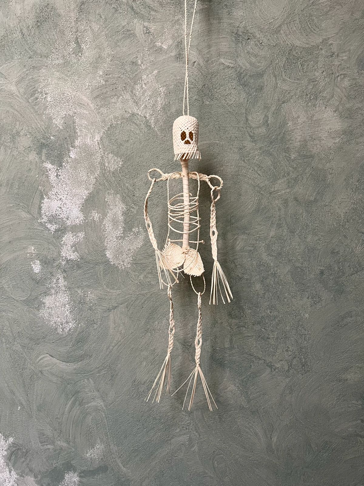 Esqueleto del Día de Muertos tejido a mano